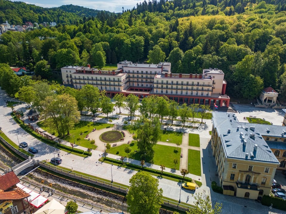 Property building, Neighbourhood, Bird's eye view