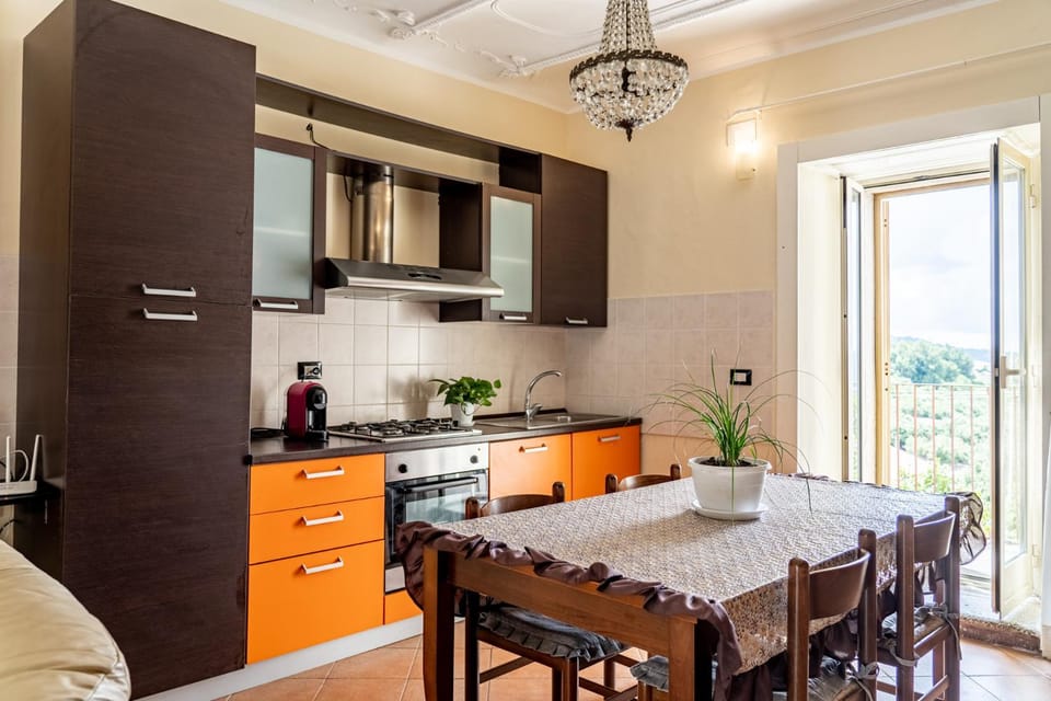 Dining area, Lunch, kitchen