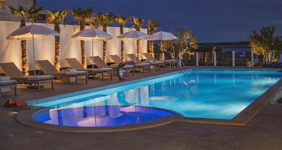 Swimming pool, Swimming pool