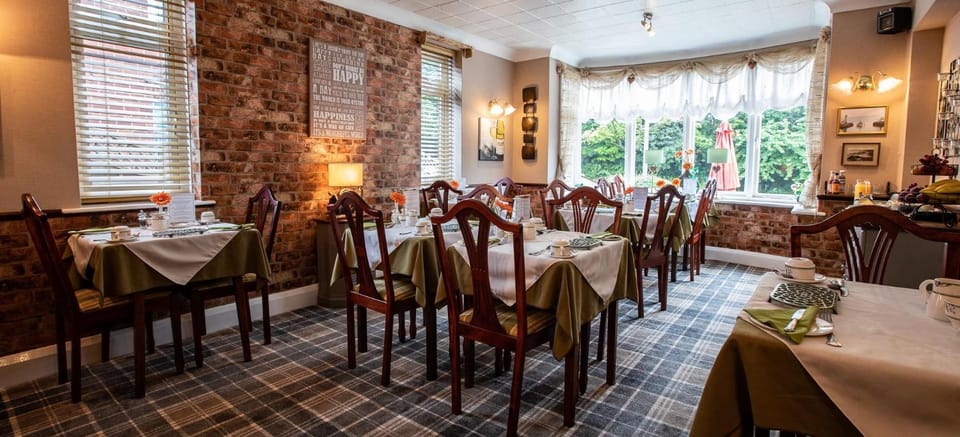 Restaurant/places to eat, Internal: Not applicable to any particular room