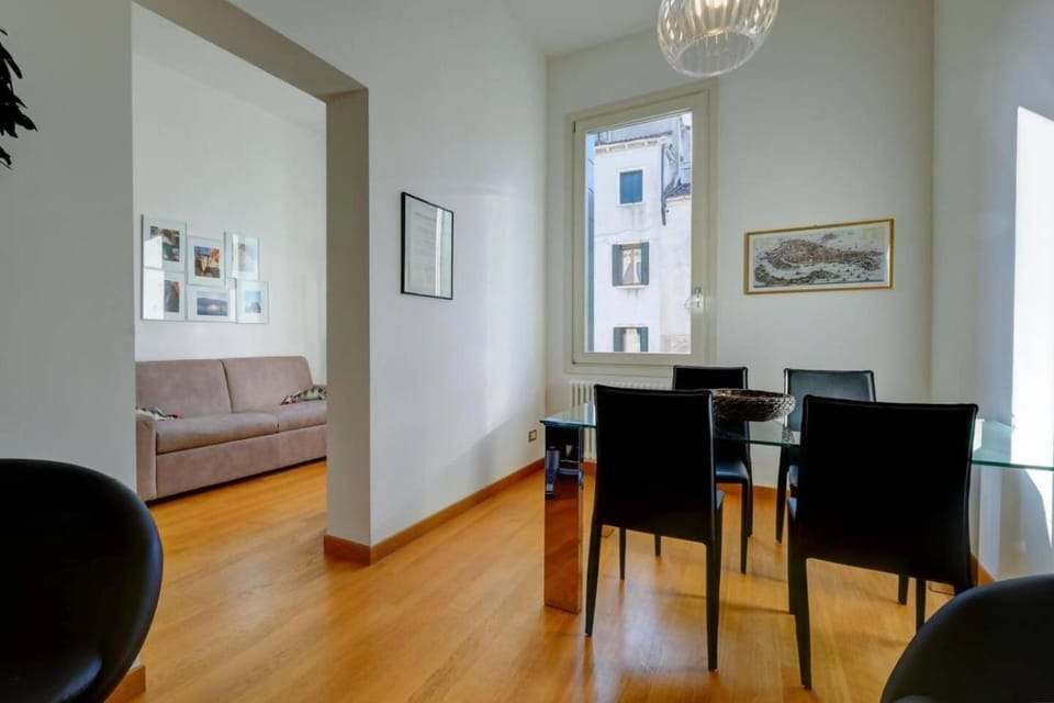 Rio Ca' Foscari a San Pantalon Apartment in Venice