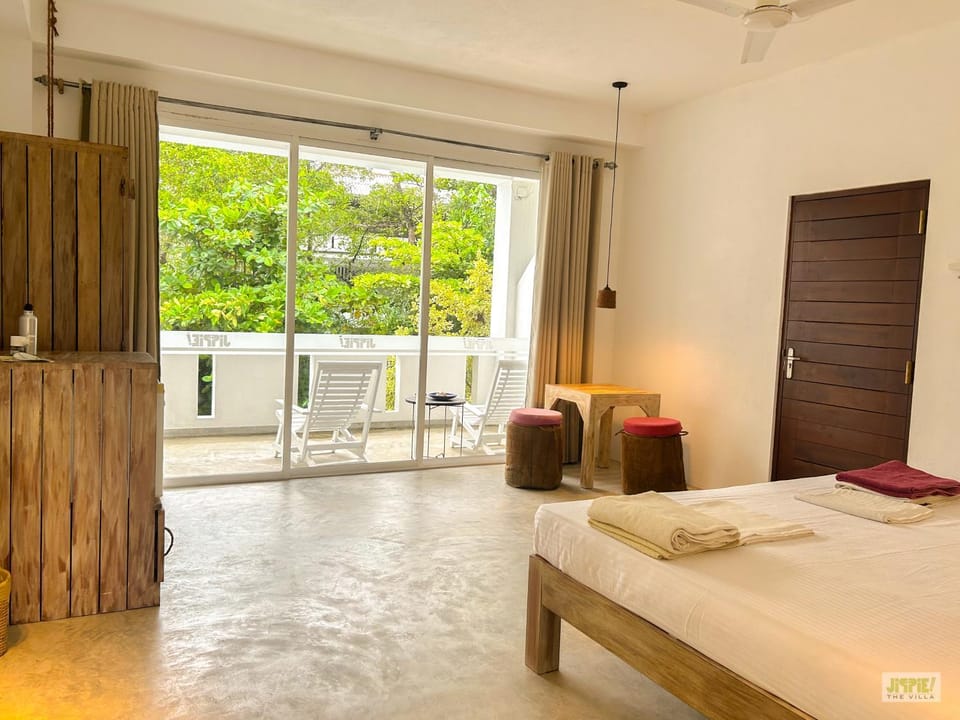 Jippie The Villa Hotel in Hikkaduwa