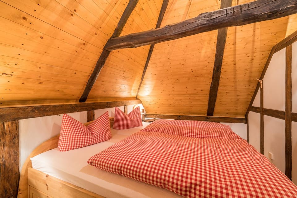 Bed, Photo of the whole room, Decorative detail, Bedroom