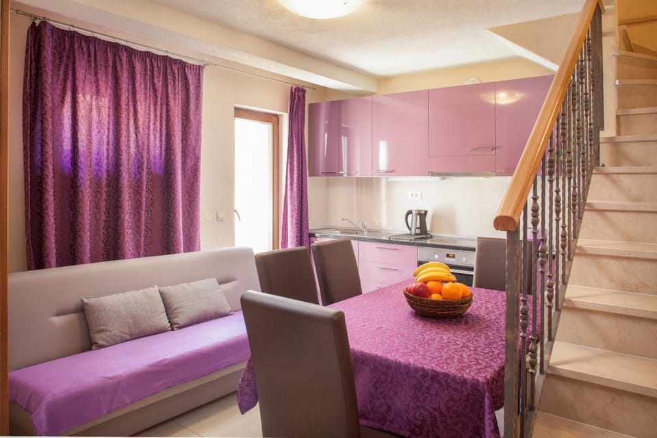 Kitchen or kitchenette, Living room, Dining area