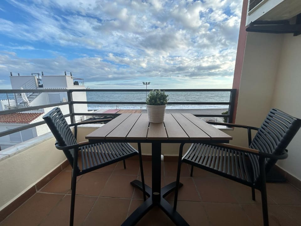 Patio, Day, Natural landscape, View (from property/room), Balcony/Terrace, Sea view