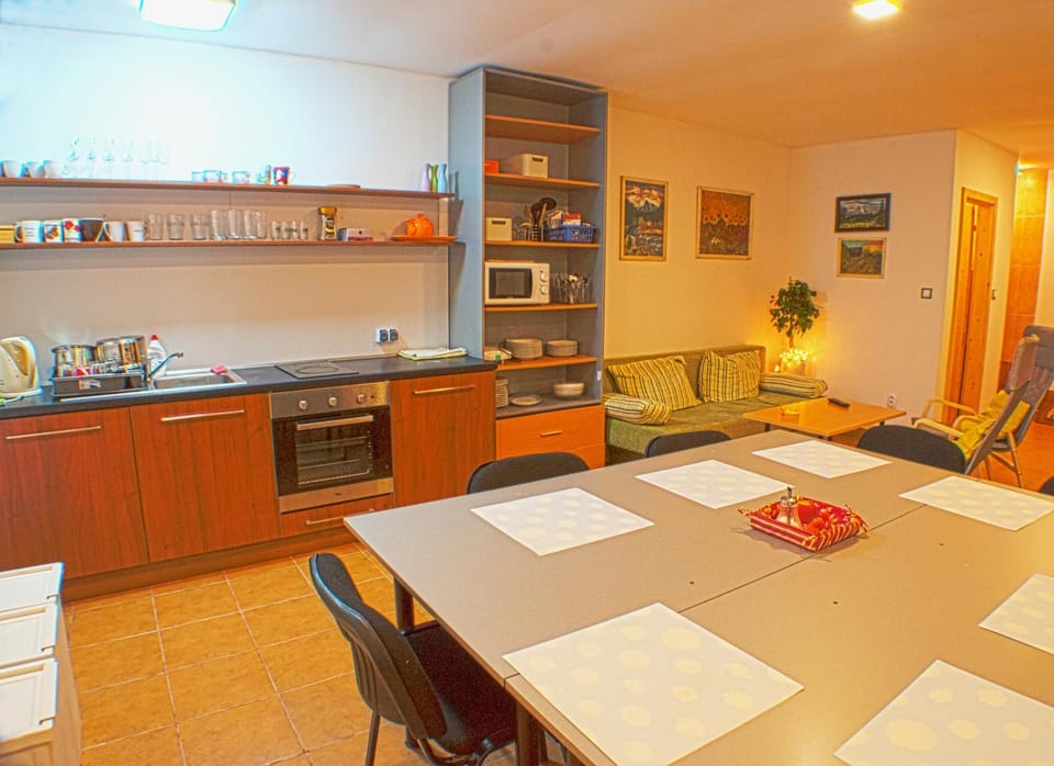 Communal lounge/ TV room, Bathroom, Kitchen or kitchenette, Decorative detail, Decorative detail, Dining area, Communal kitchen