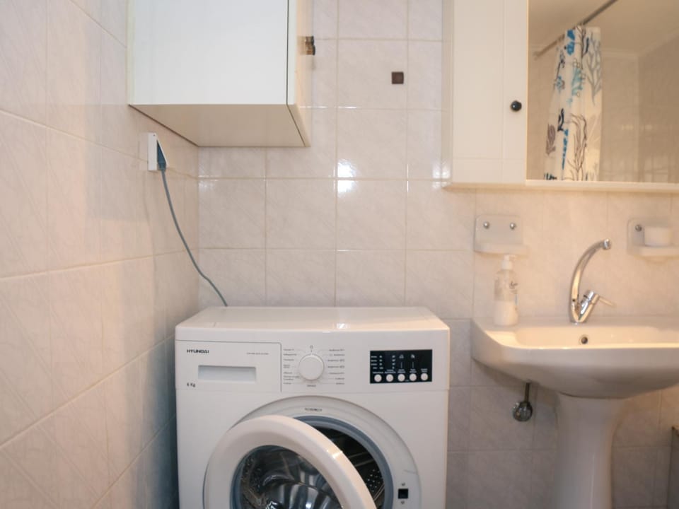 Bathroom, washing machine