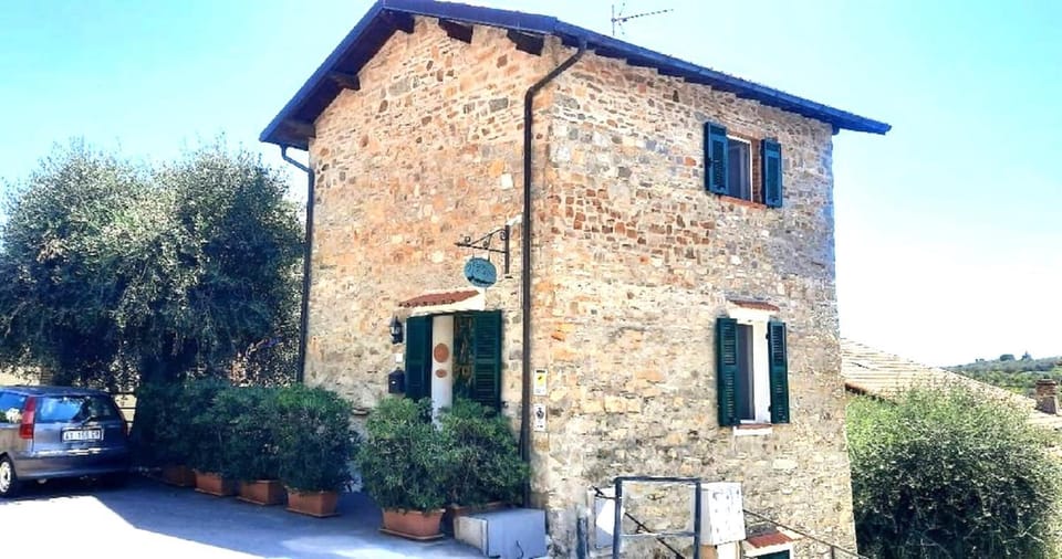 Antica casa in pietra vista mare House in Liguria