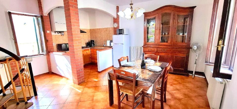 Antica casa in pietra vista mare House in Liguria