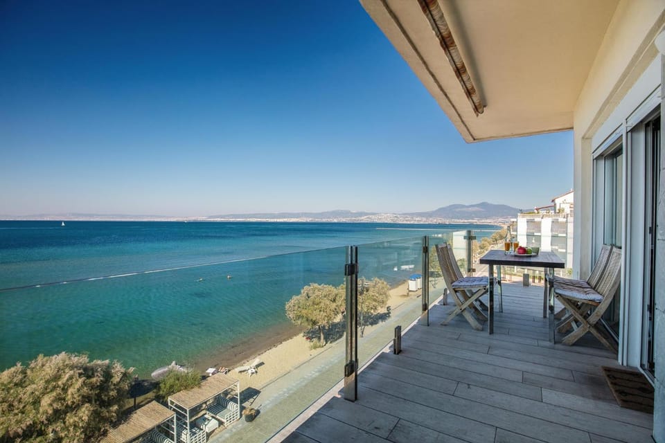 Neighbourhood, Natural landscape, Balcony/Terrace, City view, Sea view, Sea view, Street view, Street view