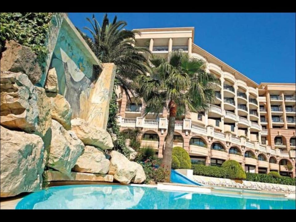 Facade/entrance, Swimming pool