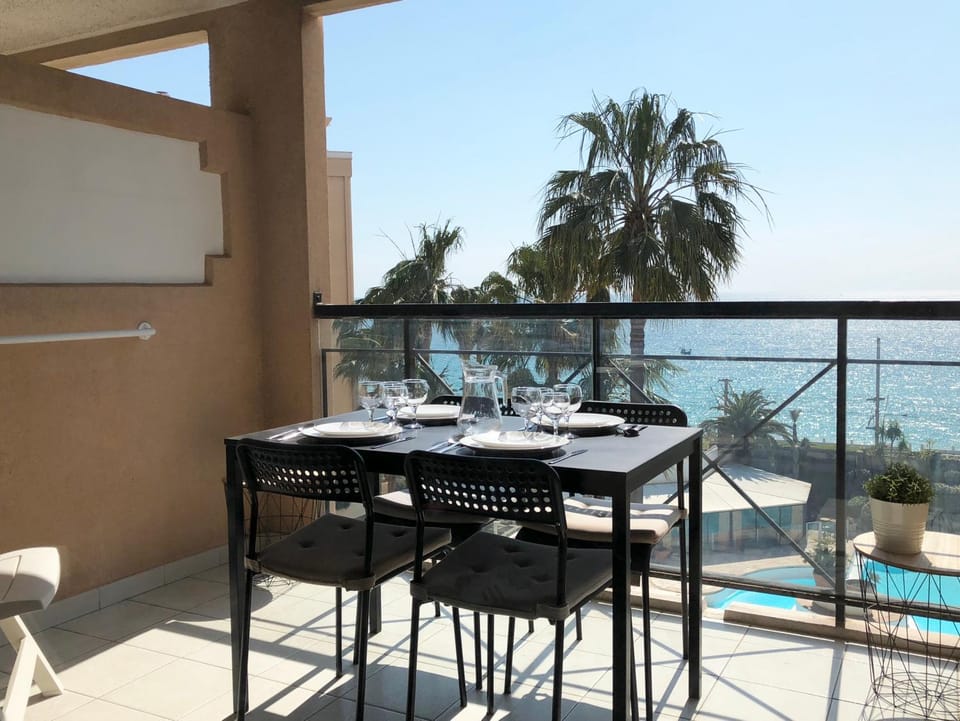 Balcony/Terrace, Pool view, Sea view
