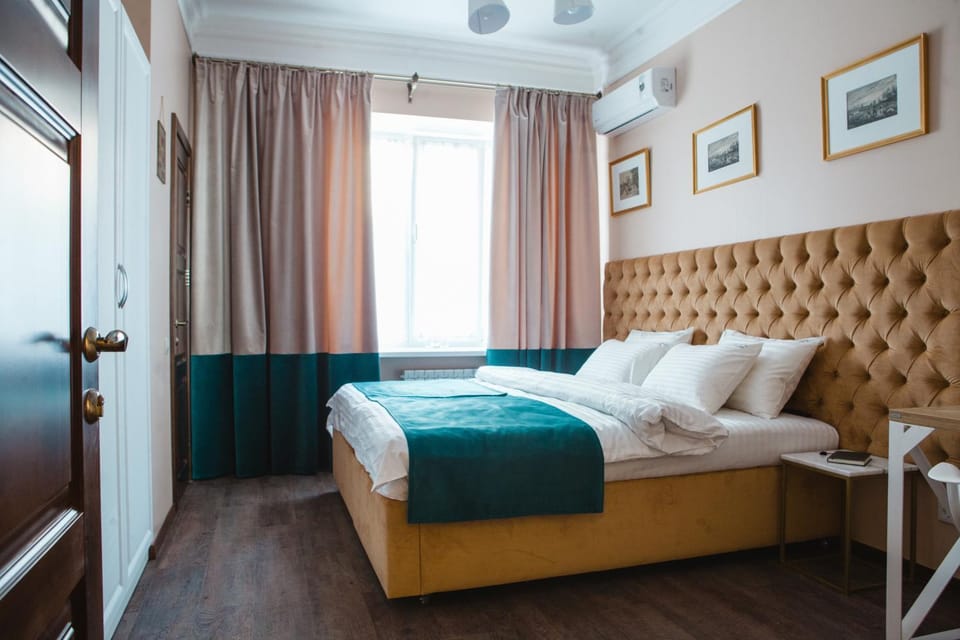 Day, Bedroom
