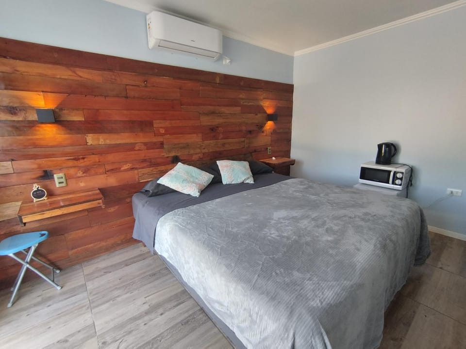 Bed, air conditioner