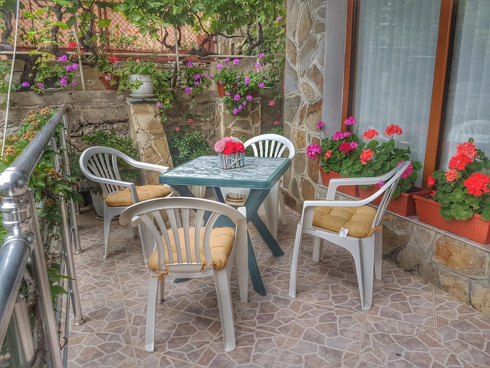 Patio, Garden, Seating area