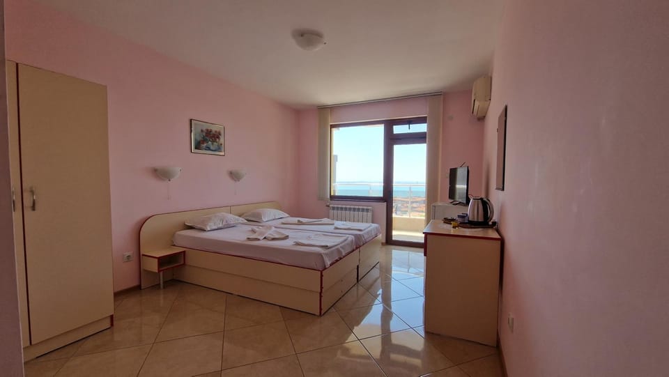 TV and multimedia, Photo of the whole room, towels