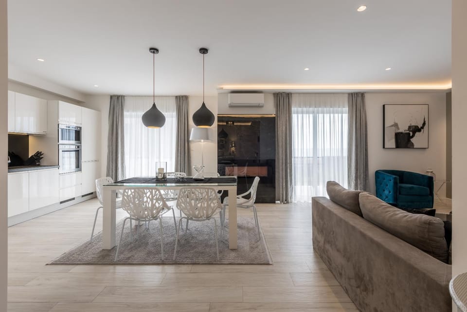 TV and multimedia, Living room, Seating area, Dining area