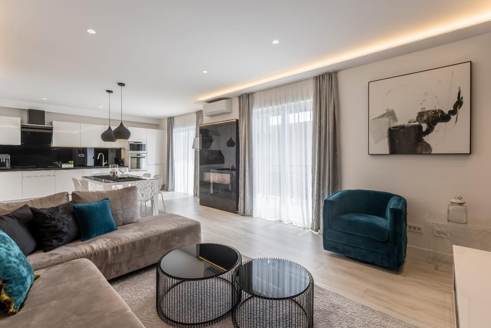 TV and multimedia, Balcony/Terrace, Living room, Seating area