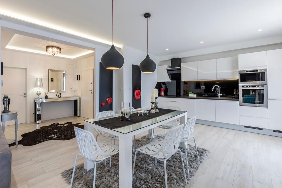Kitchen or kitchenette, Dining area, dishwasher, oven, stove