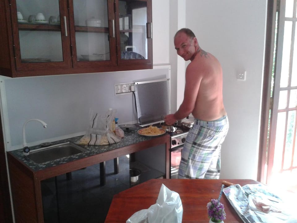 Kitchen or kitchenette, Food and drinks, Food, group of guests