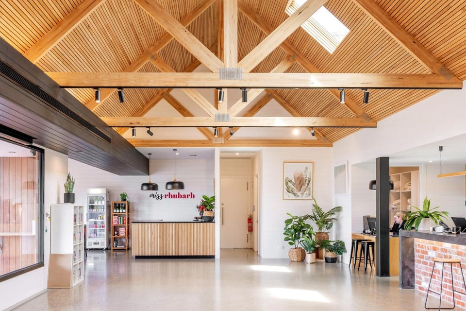 Property building, Lobby or reception, Photo of the whole room, Drinks, Alcoholic drinks