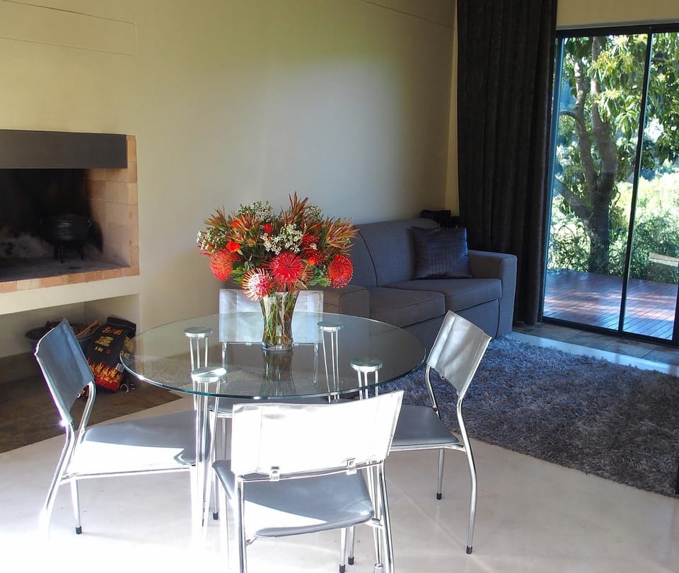 Seating area, Dining area