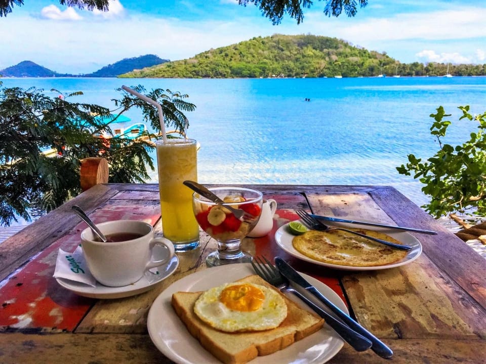 Restaurant/places to eat, Food close-up, Food and drinks, On site, Sea view, Breakfast, Continental breakfast, Asian breakfast, Drinks, Alcoholic drinks, Non alcoholic drinks