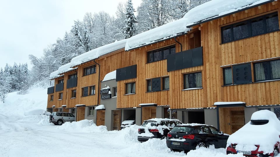 Facade/entrance, Winter