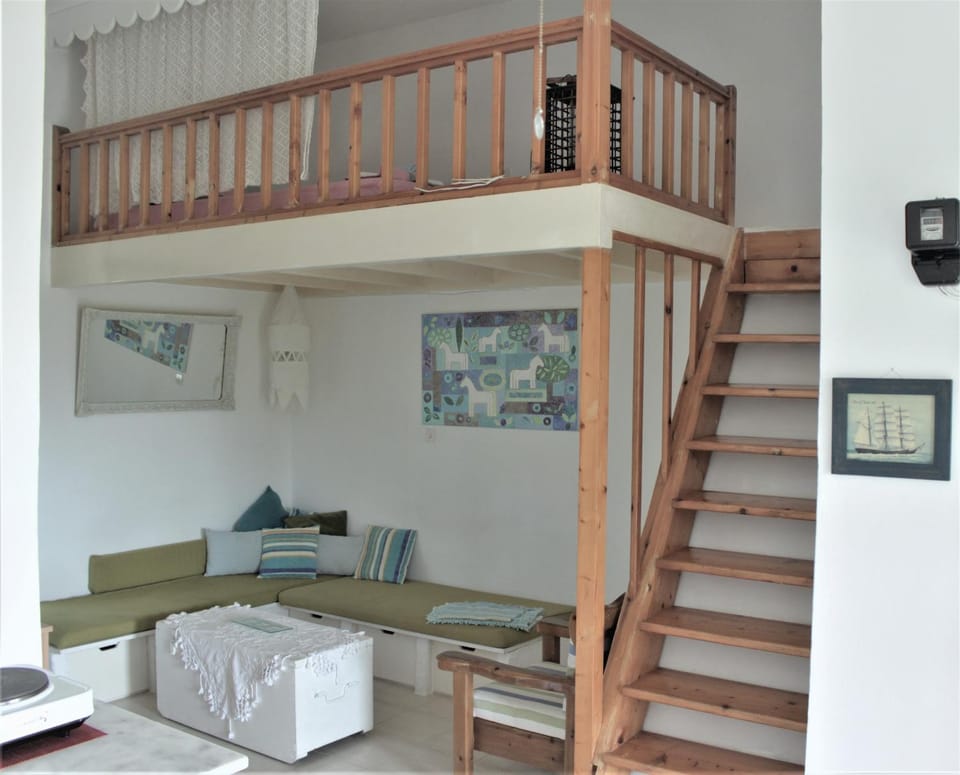 Photo of the whole room, Seating area, Bedroom