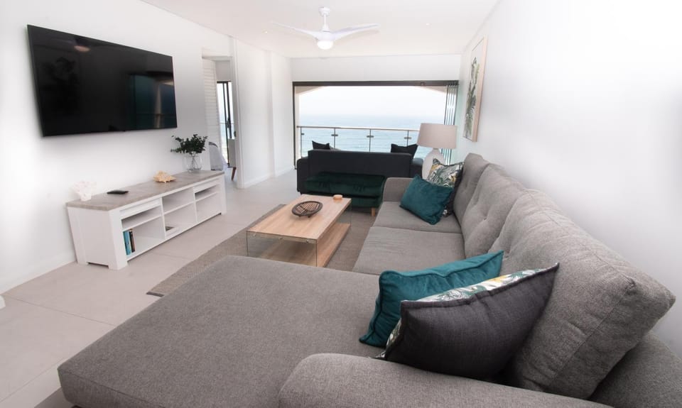 Communal lounge/ TV room, TV and multimedia, Living room, Seating area