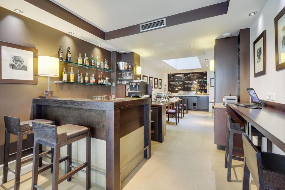 Lounge or bar, Dining area