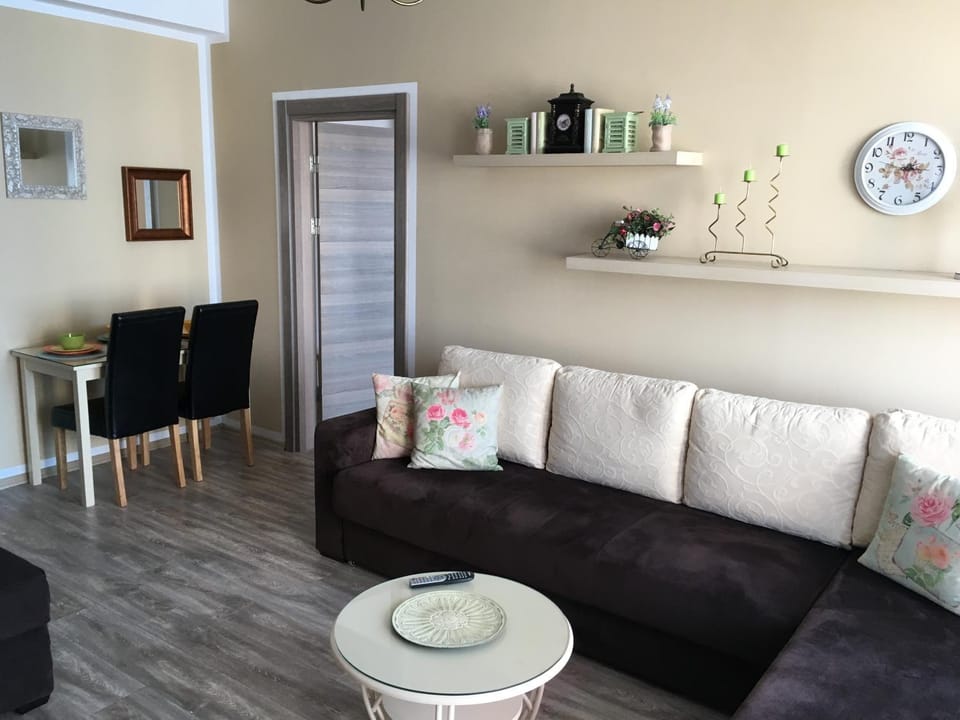Communal lounge/ TV room, Coffee/tea facilities, Living room, Dining area