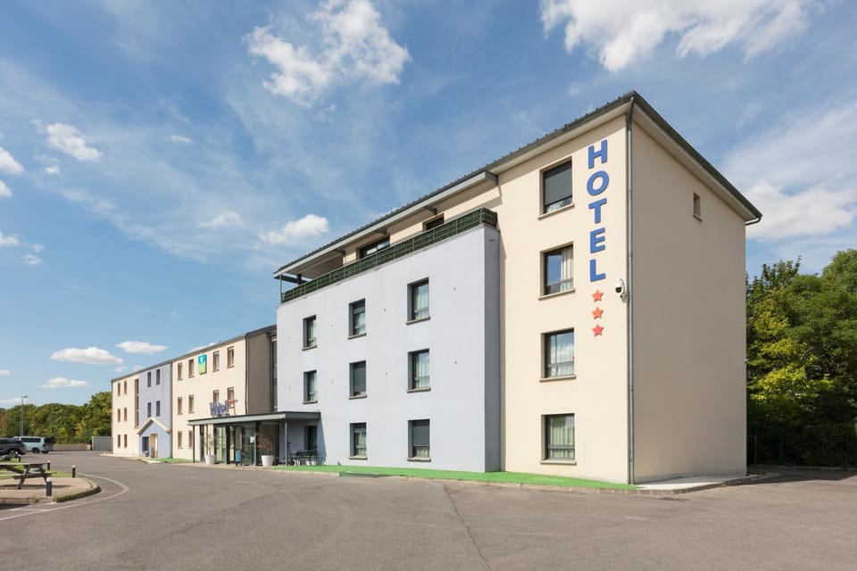 Property building, Day