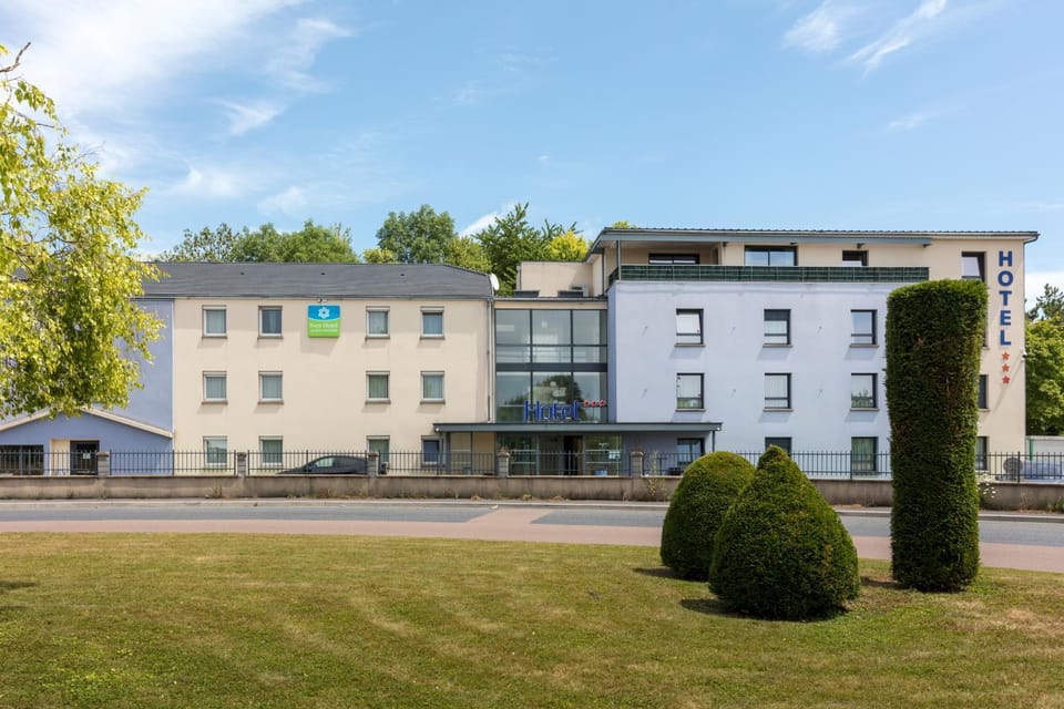 Property building, Day