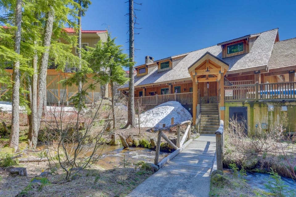 Collins Lake #112 Apartment in Clackamas County