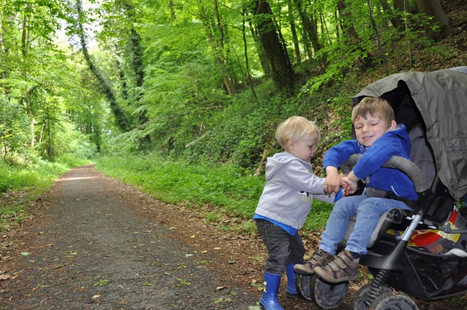 Natural landscape, children, young children, Family