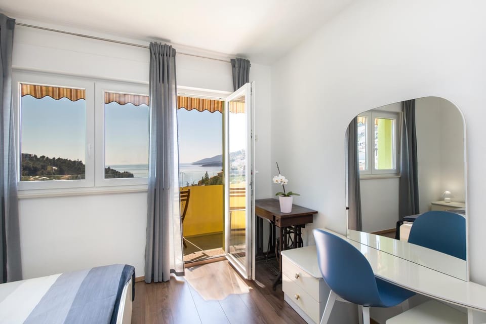 Bedroom, Sea view
