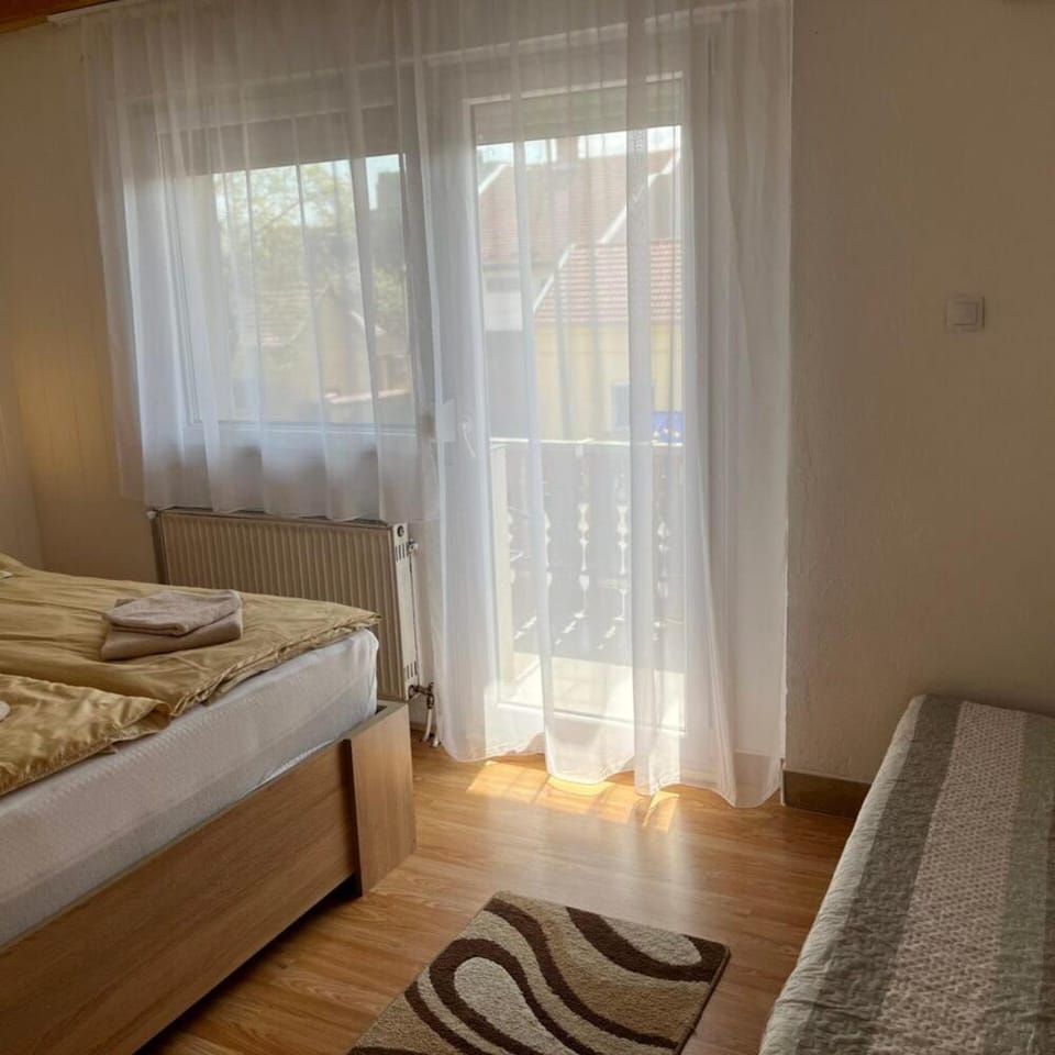 Lenzl's Panzió Bed and Breakfast in Hungary