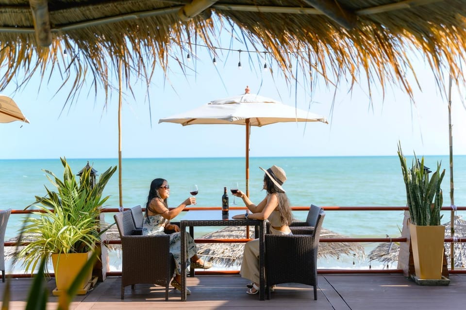 Restaurant/places to eat, Dining area, Beach