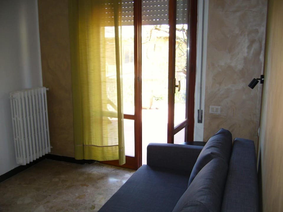 Living room, Seating area, internet