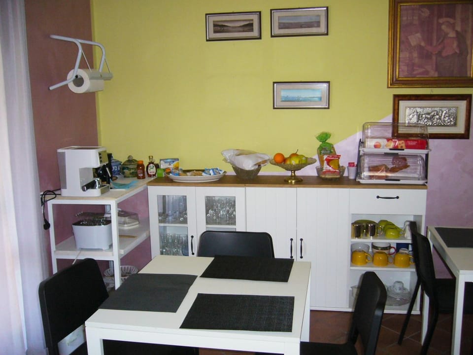Dining area, Food, Breakfast