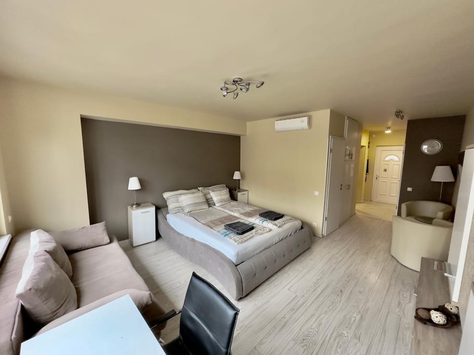 Photo of the whole room, Seating area, air conditioner