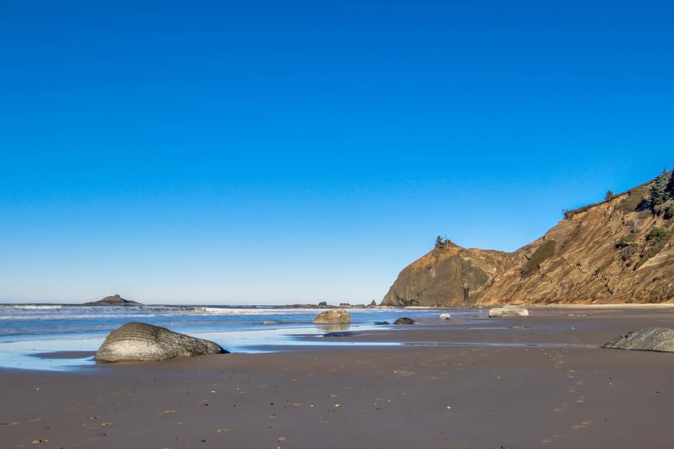 Crystal Rose Cottage House in Lincoln City
