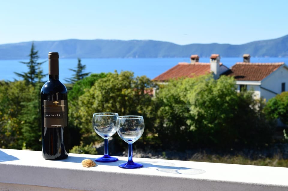 Natural landscape, Balcony/Terrace, Food and drinks, Sea view, Drinks