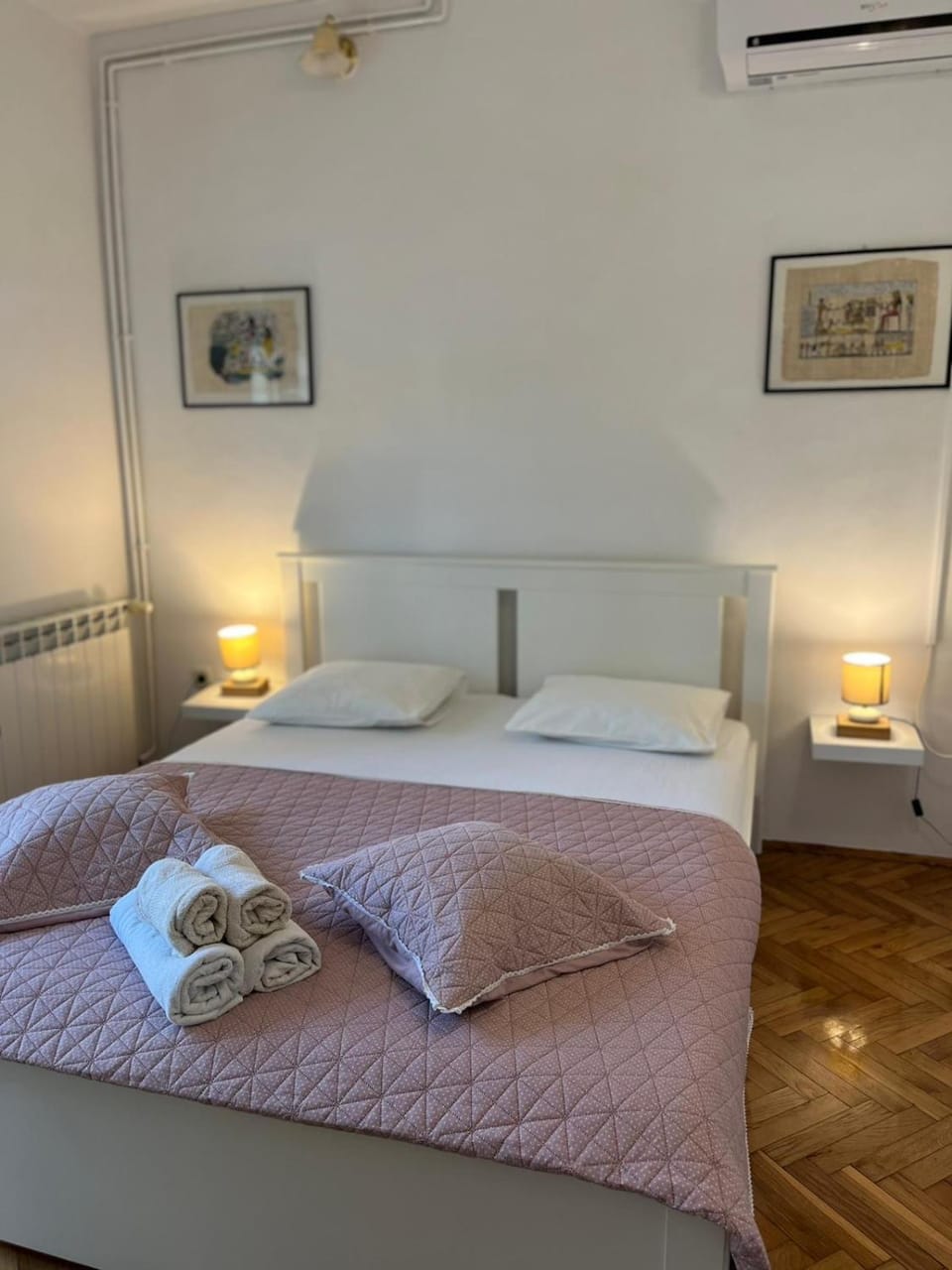 Bedroom, towels, air conditioner