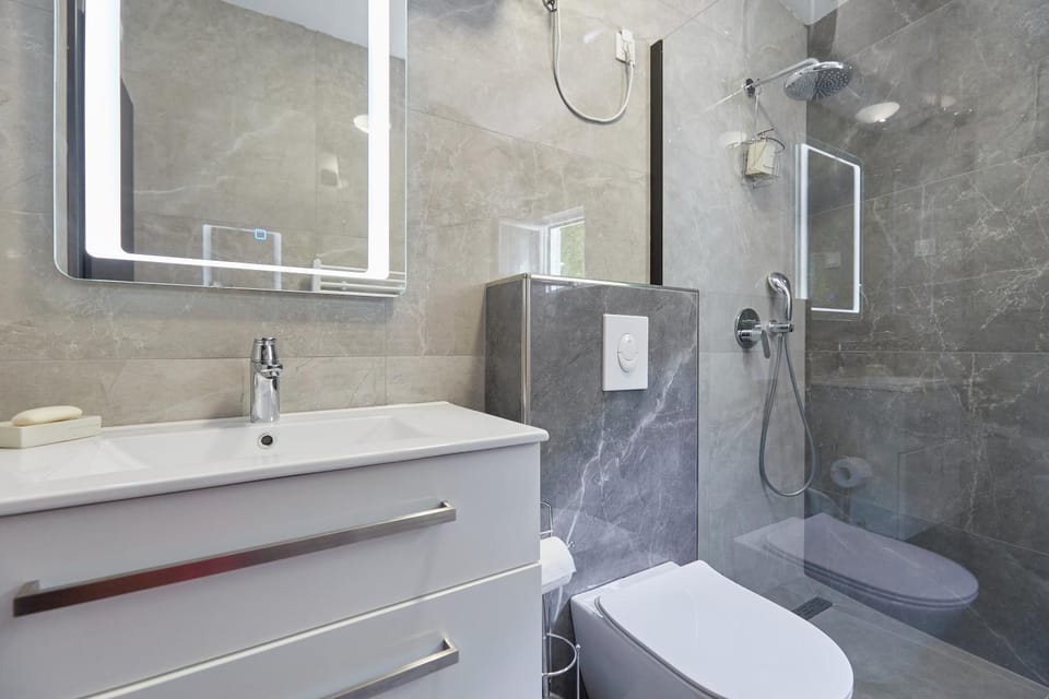 Shower, Toilet, Bathroom