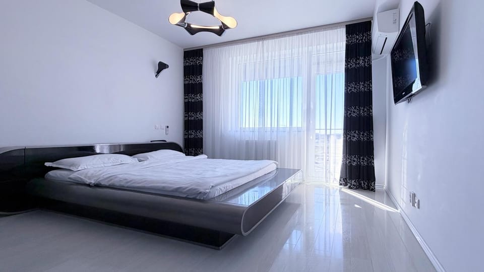 Bed, TV and multimedia, Photo of the whole room, Bedroom, Family, air conditioner