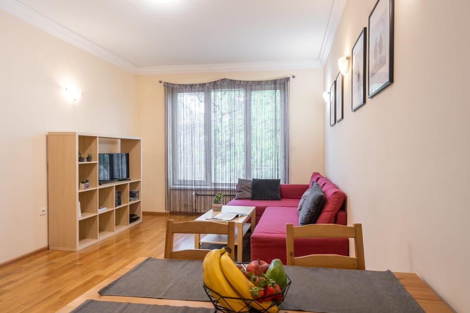 Library, TV and multimedia, Living room, Seating area, Dining area