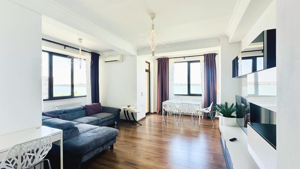 Communal lounge/ TV room, TV and multimedia, Living room, Seating area, Evening entertainment, air conditioner