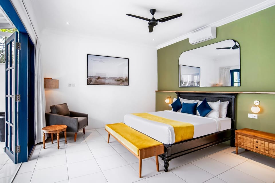 Bed, Photo of the whole room, Seating area, Bedroom, fireplace
